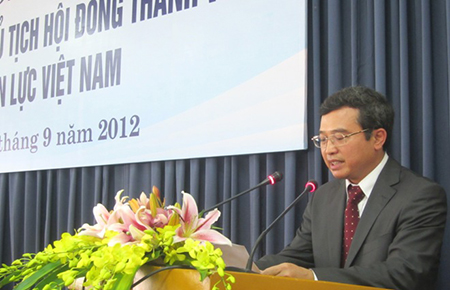 Trước khi trở thành Chủ tịch Hội đồng thành viên EVN, ông Hoàng Quốc Vượng giữ chức vụ Thứ trưởng Bộ Công Thương trực tiếp chỉ đạo Cục Điều tiết Điện lực và tham gia cùng Bộ trưởng chỉ đạo thực hiện quản lý nhà nước đối với EVN.