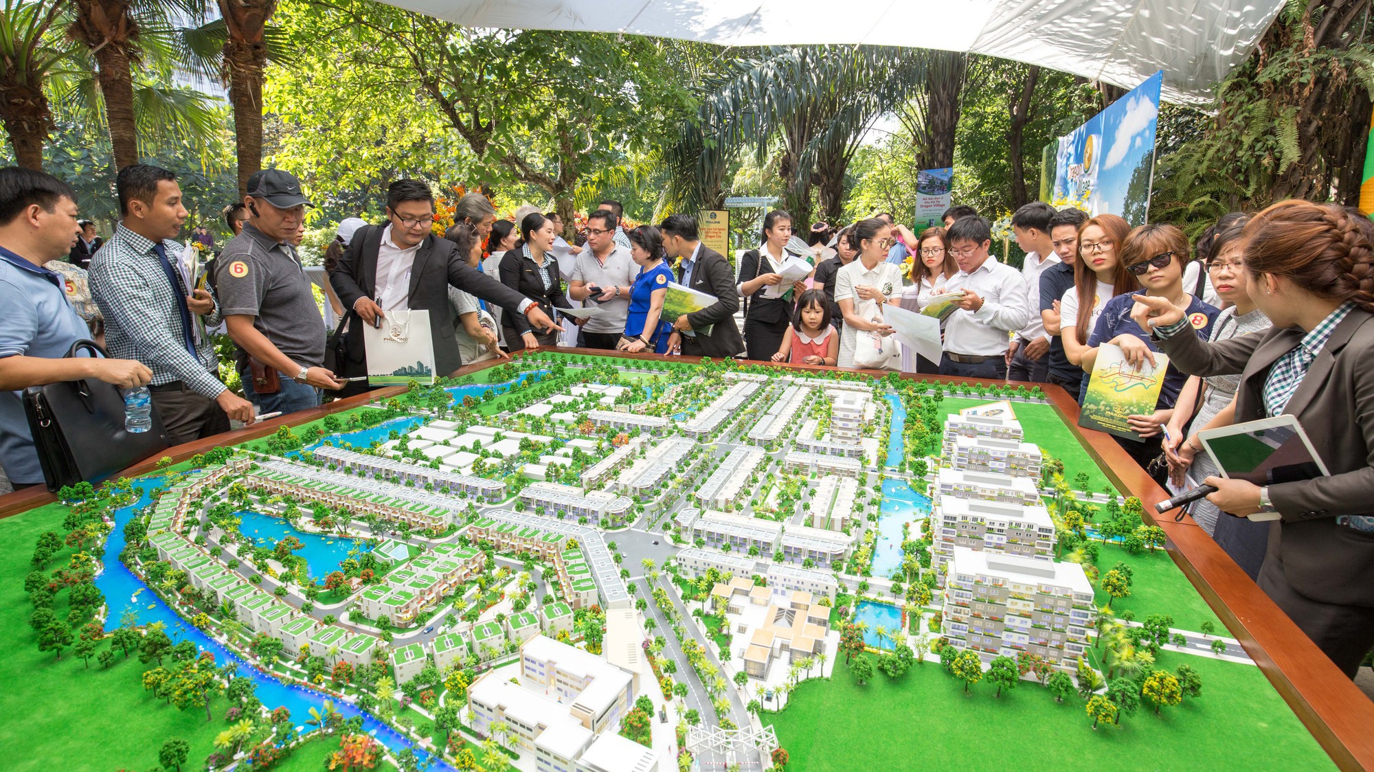 Sự kiện diễn ra trong công viên nhiệt đới Kim Ngân thuộc khu biệt thự Kim Long - Dragon City, tọa lạc tại đường Nguyễn Hữu Thọ, Nam Sài Gòn.