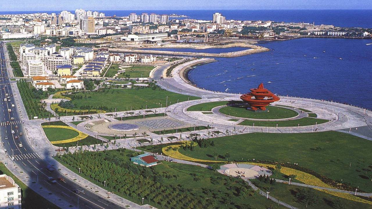 Phú Quốc đang chứng kiến bước chuyển mình mạnh mẽ với hàng loạt các dự án hạ tầng quy mô lớn và những công trình tầm cỡ quốc tế.