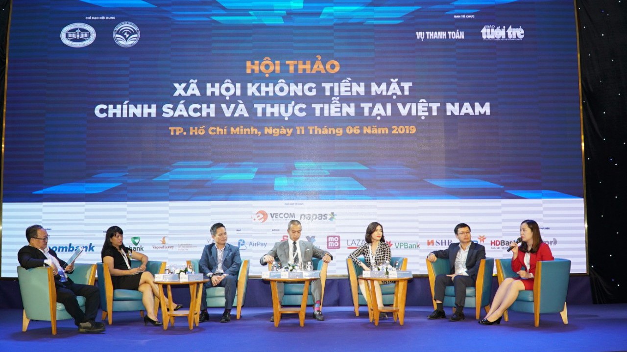 Sáng 11/6 tại Tp.HCM, Hội thảo "Xã hội không tiền mặt: chính sách và thực tiễn tại Việt Nam" đã diễn ra.