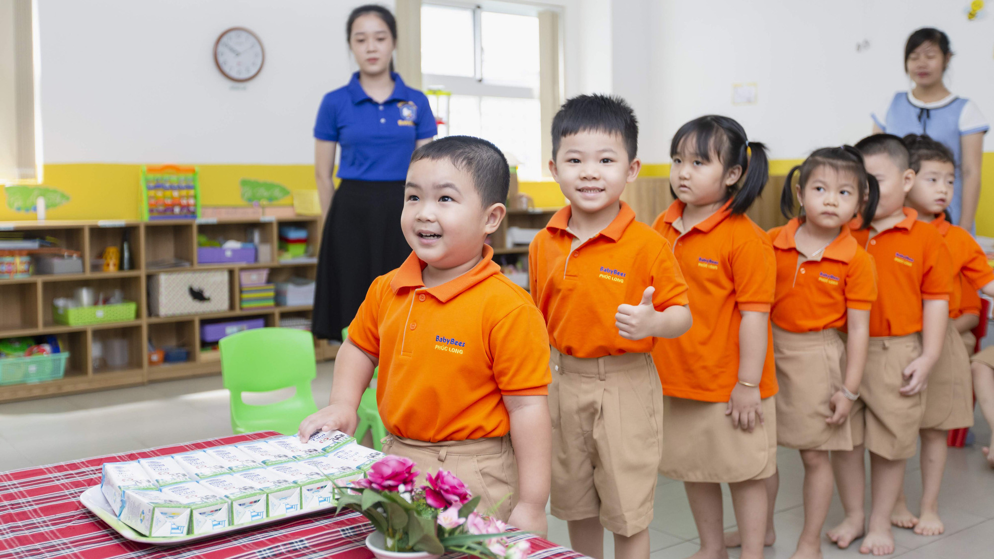 Chương trình Sữa học đường triển khai luôn luôn bắt đầu từ bậc học mầm non để cung cấp đầy đủ chất dinh dưỡng cho những “mầm xanh” thật khỏe mạnh, vững vàng lớn lên cùng năm tháng.