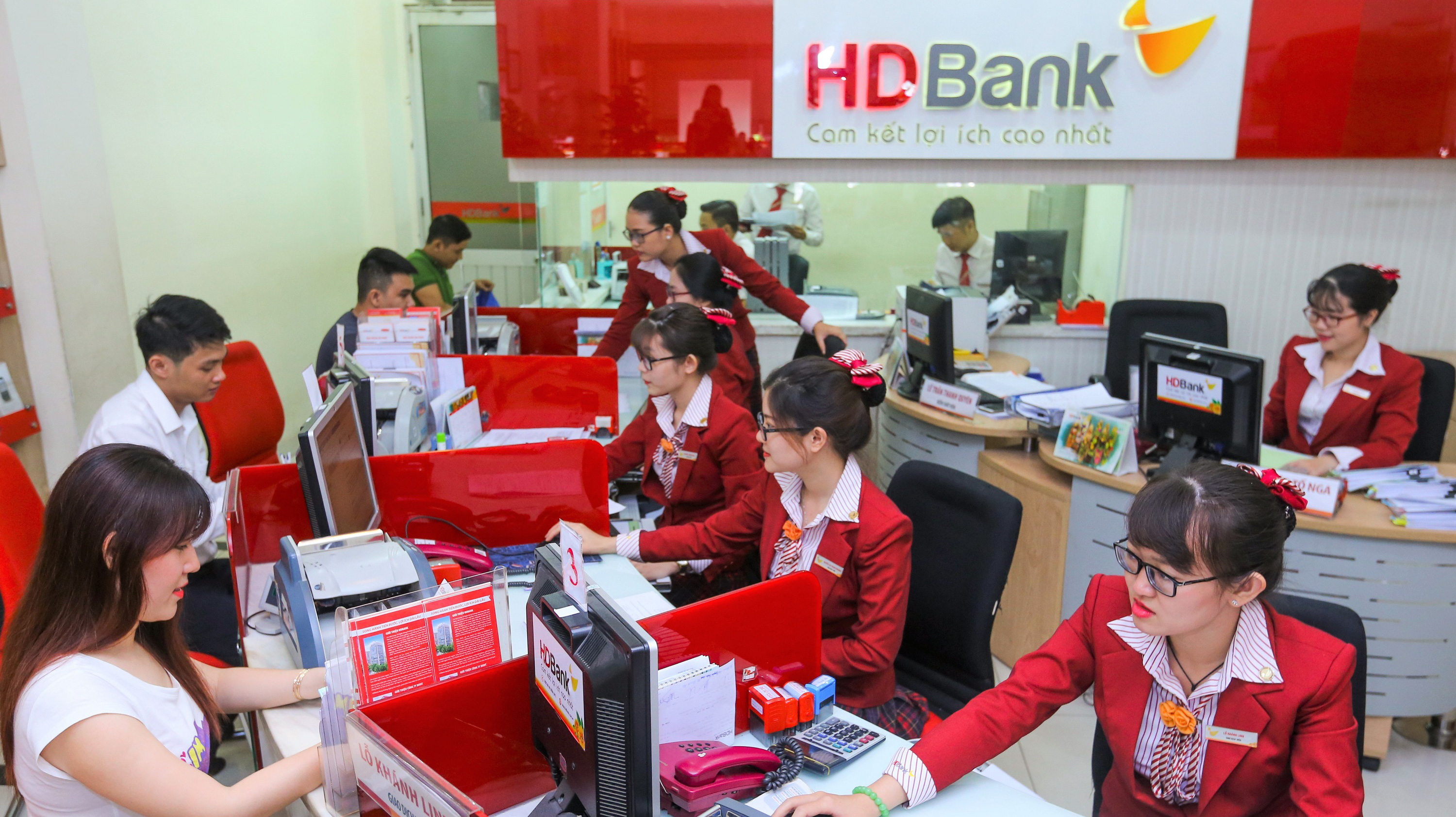 HDBank cũng là ngân hàng tiên phong trong lĩnh vực năng lượng tái tạo, phát triển nông nghiệp ứng dụng công nghệ cao và ứng dụng công nghệ hiện đại vào hoạt động ngân hàng.