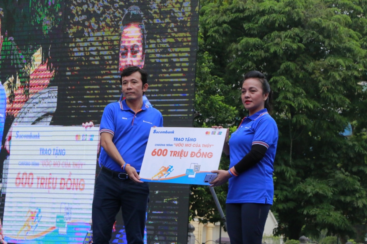 Cùng Sacombank hưởng ứng ngày không tiền mặt - Ảnh 1.