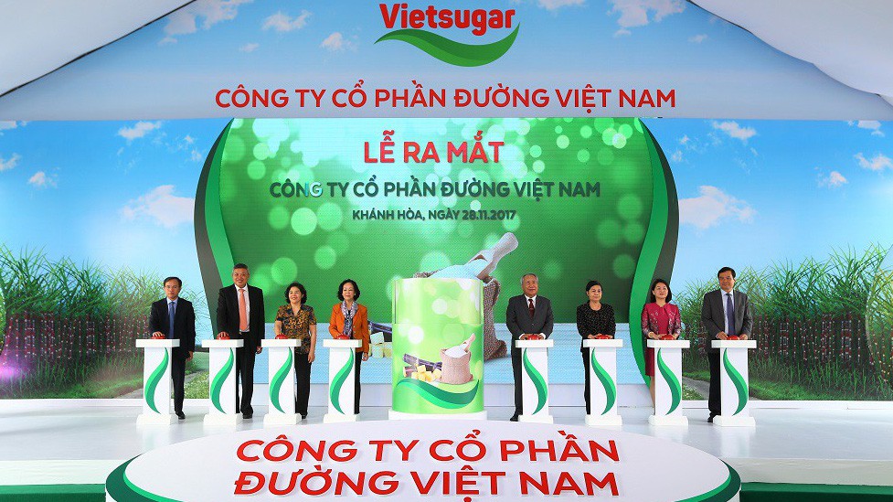 Các khách mời thực hiện nghi lễ ra mắt logo Công ty cổ phần đường Việt Nam.