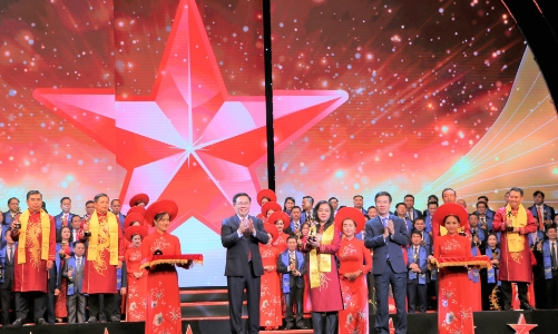 Tổng giám đốc Sacombank nhận giải thưởng Sao Đỏ năm 2019