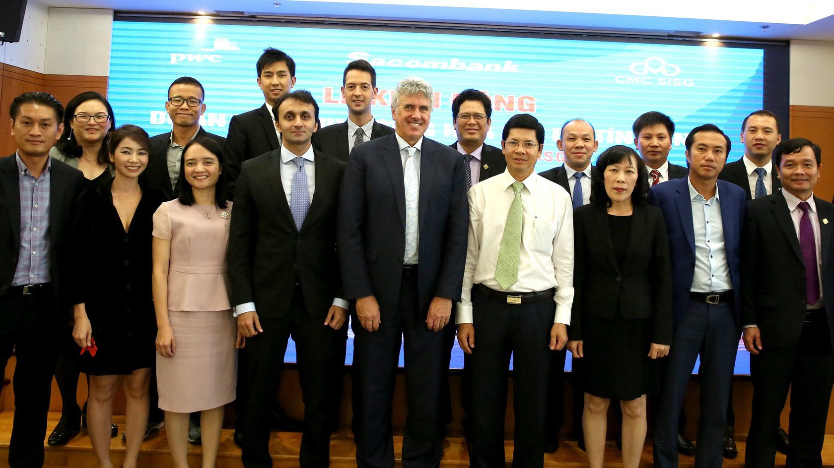 Đại diện lãnh đạo Sacombank. PwC và CMC SISG.