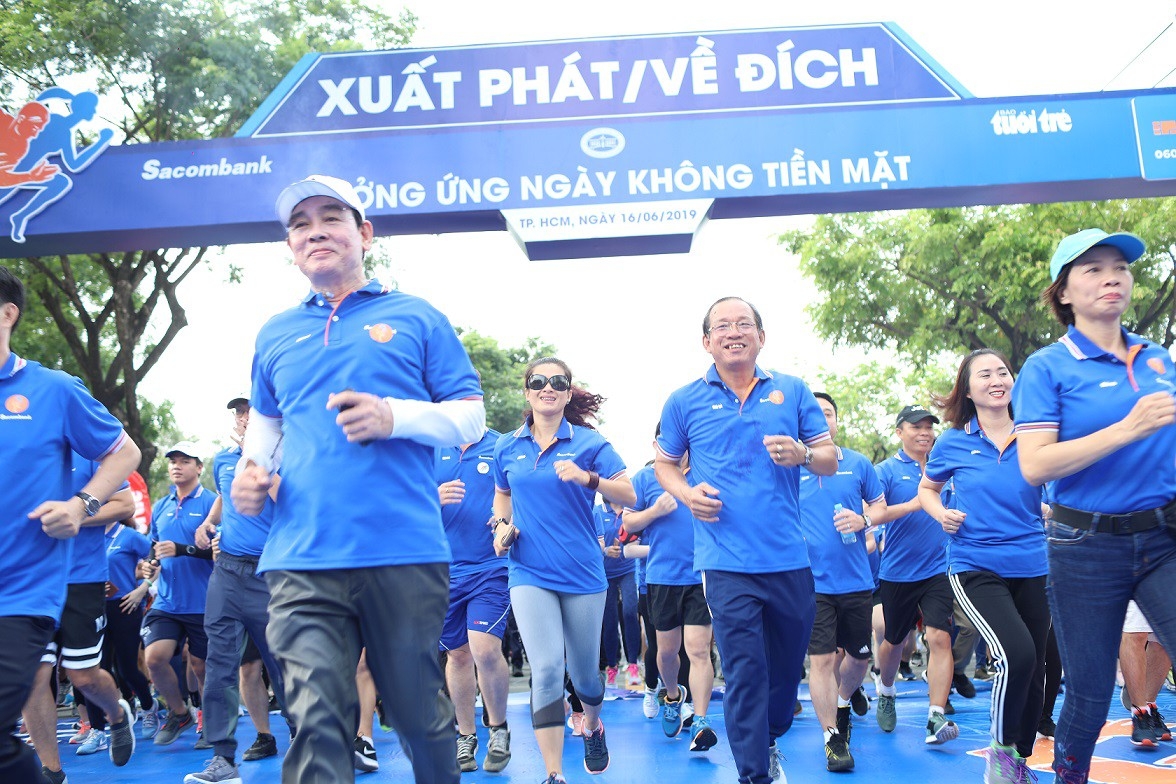 Cùng Sacombank hưởng ứng ngày không tiền mặt - Ảnh 3.