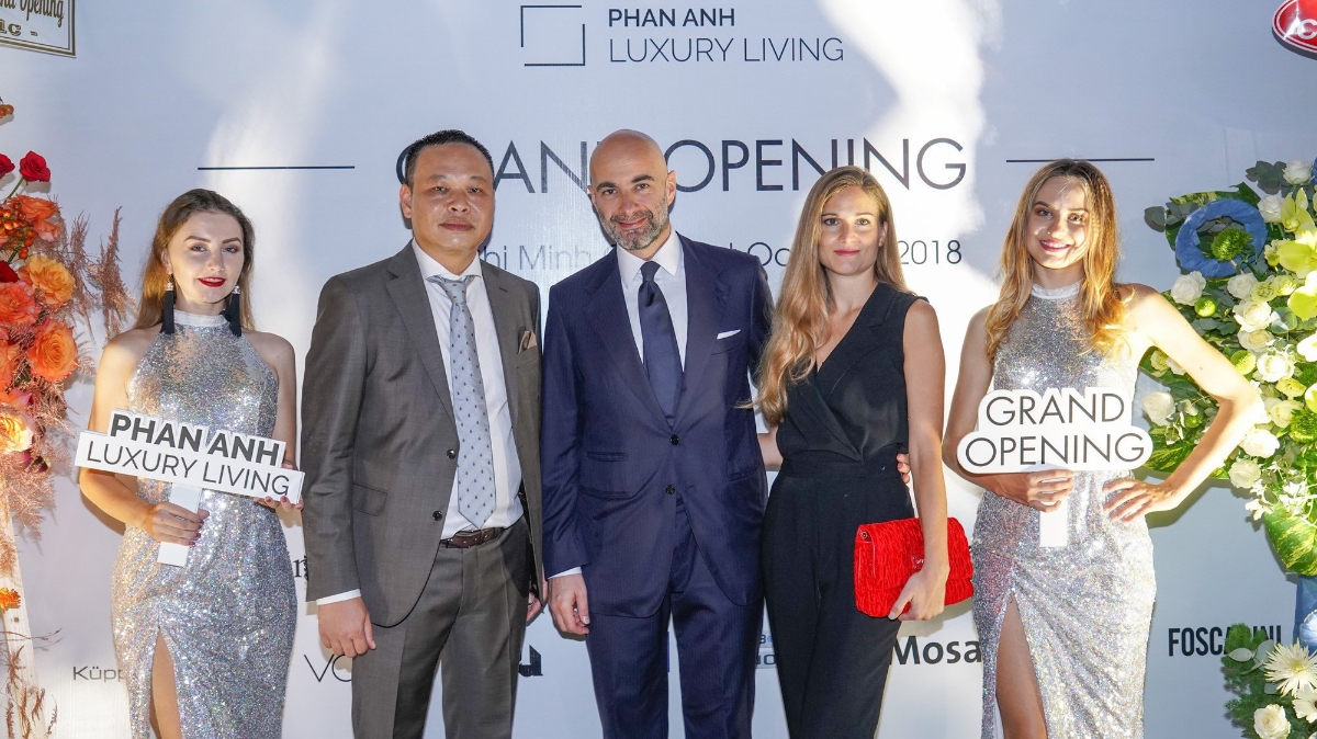 Sản phẩm của Phan Anh Luxury Living đến từ các thương hiệu nổi tiếng của thế giới, được kỳ vọng sẽ là một phần không thể thiếu trong không gian sống của căn hộ, biệt thự hạng sang trên toàn quốc.