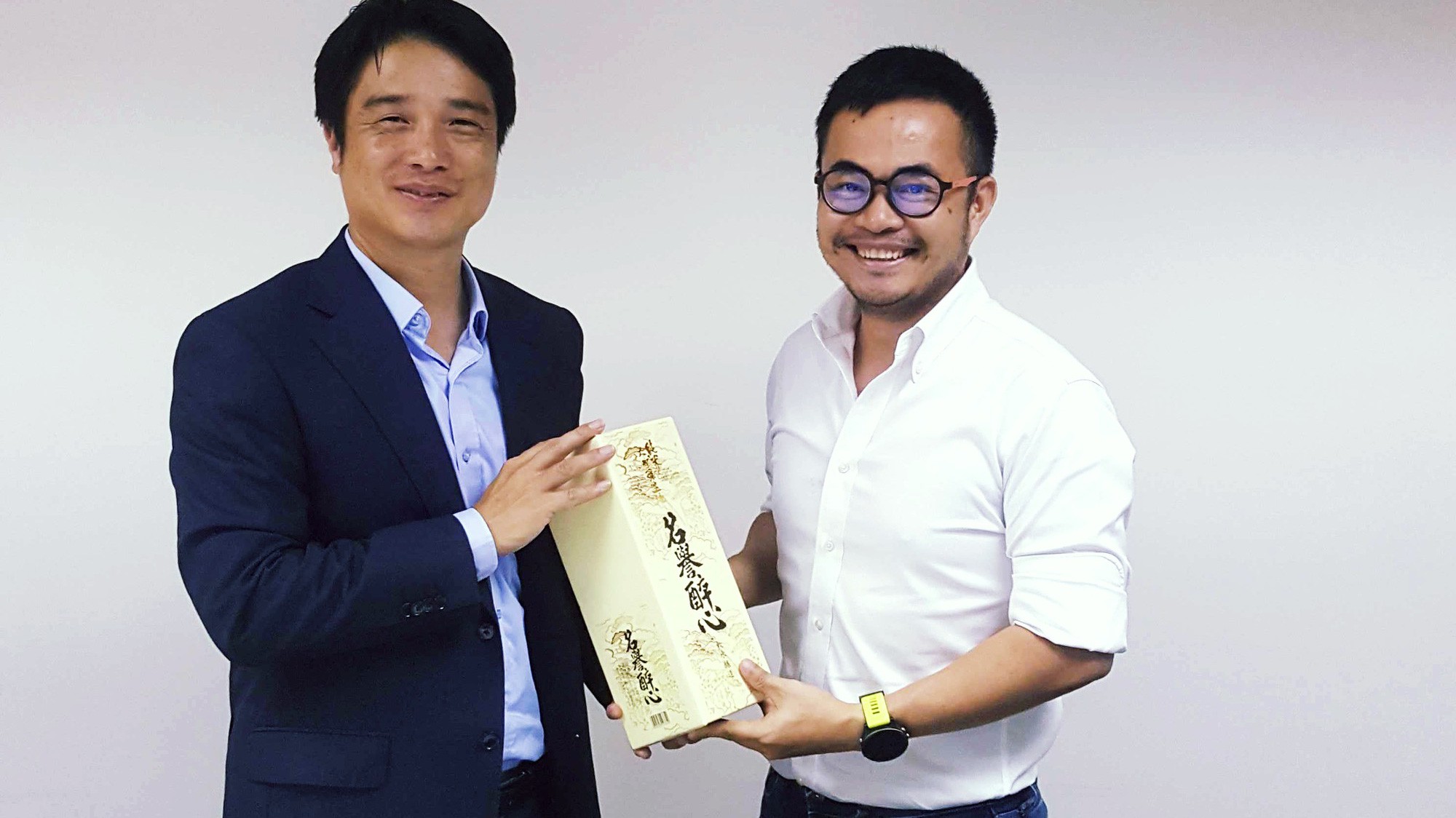 Ông Lê Hoàng Anh - CEO EcoTruck và ông Hiroaki Honjo - Tổng giám đốc Idemitsu Q8 trong ngày ký kết hợp tác cho hệ sinh thái dành cho vận tải.