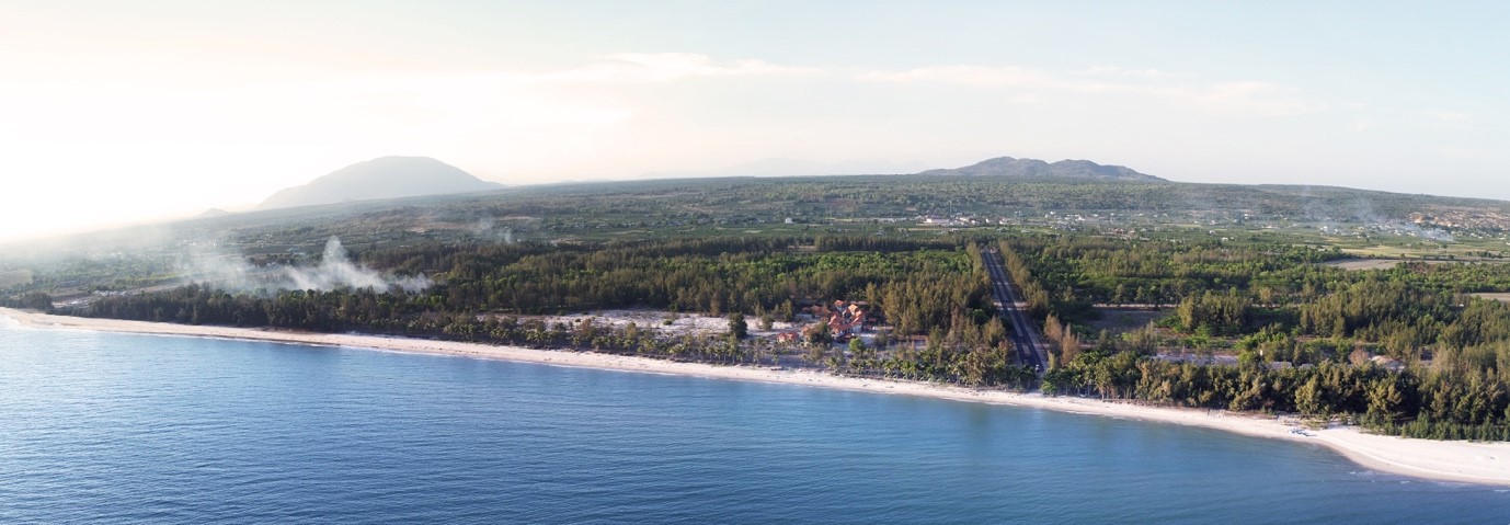 Vịnh Thanh Long đẹp hút hồn du khách - Ảnh 1.