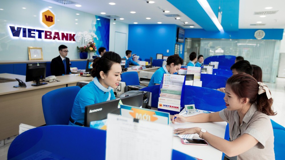 Khách hang giao dịch tại Vietbank.