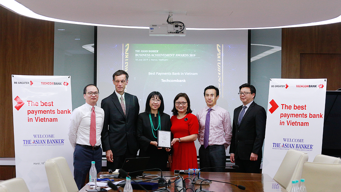 Techcombank mong muốn mang đến những giá trị tốt nhất để nâng cao trải nghiệm khách hàng, đồng hành cùng doanh nghiệp trong mọi hoạt động kinh doanh, cùng nhau tạo dựng thành công.