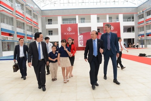 Bộ trưởng Nhạ chỉ đạo, trong thời gian tới, nhà trường cần xây dựng 
thương hiệu, có chiến lược phát triển rõ ràng, trong đó tập trung vào 
chất lượng đào tạo.