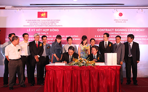 <font face="Arial, Verdana" size="2">Lễ ký kết hợp đồng giữa Hitachi với Ban Quản lý Đường sắt Đô thị của UBND Tp.HCM về cung cấp thiết bị cơ điện cho dự án xây dựng tuyến đường sắt, tuyến số 1 Bến Thành - Suối Tiên.</font>