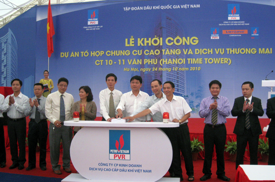 Lãnh đạo Petro Vietnam và chủ đầu tư, nhà thấu ấn nút khởi công dự án.