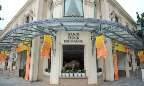 Sôi động đấu giá cổ phần tháng 11