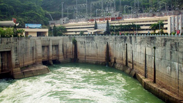 Mực nước ở một số hồ chứa lớn, trong đó có hồ Hòa Bình xuống mức thấp gây nguy cơ thiếu nước trong mùa cạn. Ảnh minh họa. 