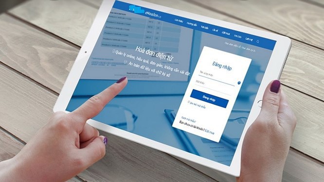 Hóa đơn điện tử sẽ được cấp miễn phí cho các hộ, cá nhân có doanh thu hàng năm từ 3 tỷ đồng trở lên trong thời gian 12 tháng kể từ ngày sử dụng.