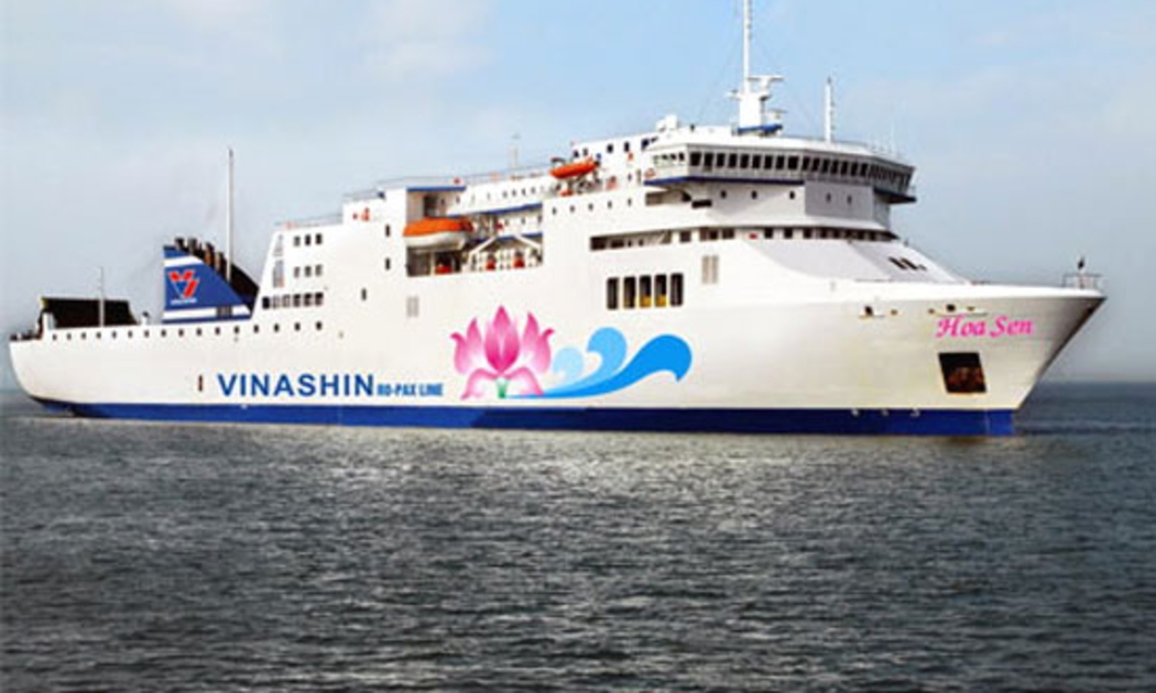 Tàu chở khách Hoa Sen được Vinashin đầu tư khoảng 60 triệu Euro (hơn 1.300 tỉ đồng Việt Nam), mua từ Ý đưa về Việt Nam vào cuối năm 2007, hiện đã ngừng hoạt động. 