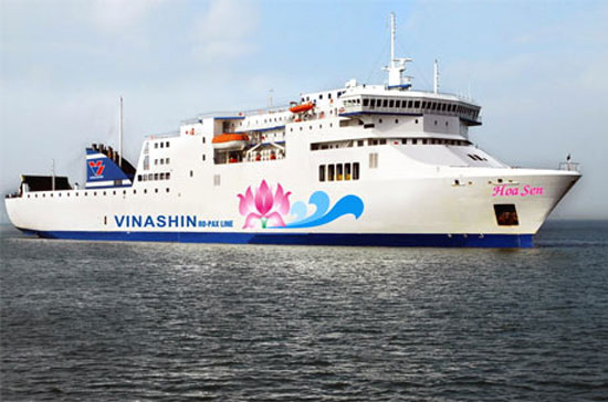 Tàu chở khách Hoa Sen được Vinashin đầu tư khoảng 60 triệu Euro (hơn 1.300 tỉ đồng Việt Nam), mua từ Ý đưa về Việt Nam vào cuối năm 2007, hiện đã ngừng hoạt động. 