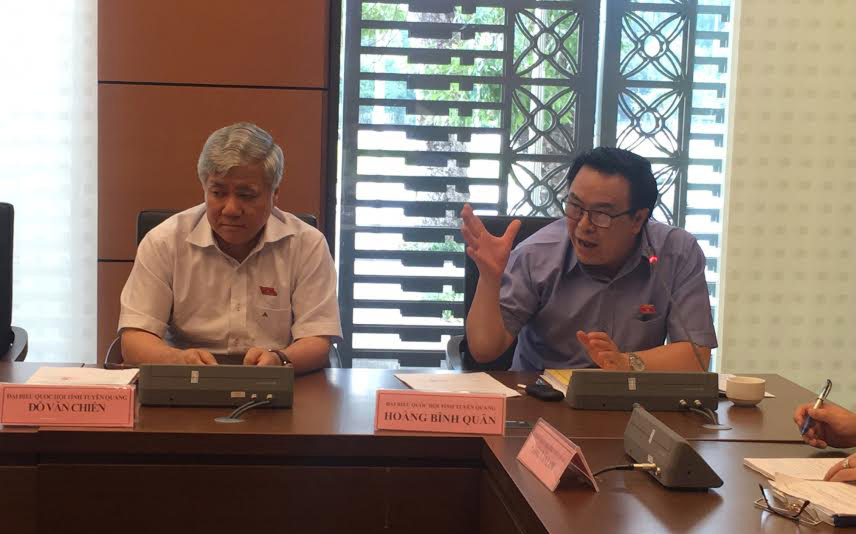 Trưởng ban Đối ngoại Trung ương Hoàng Bình Quân phát biểu tại tổ.