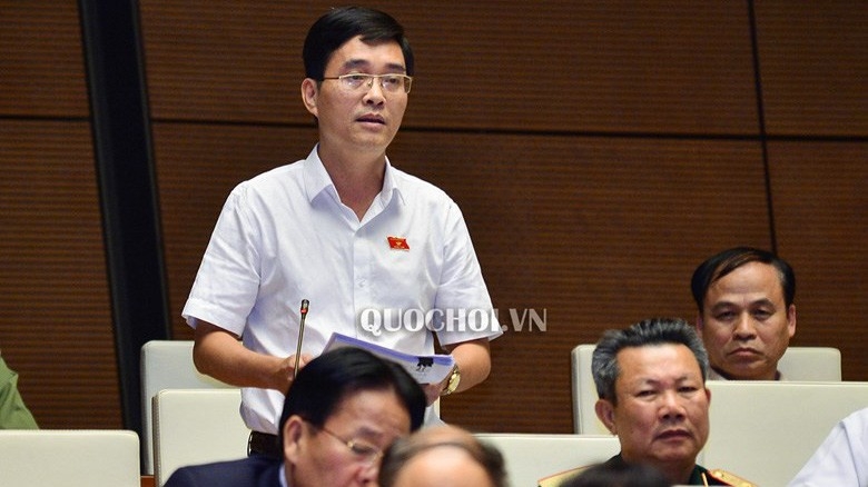 Đại biểu Hoàng Quang Hàm phát biểu tại hội trường.