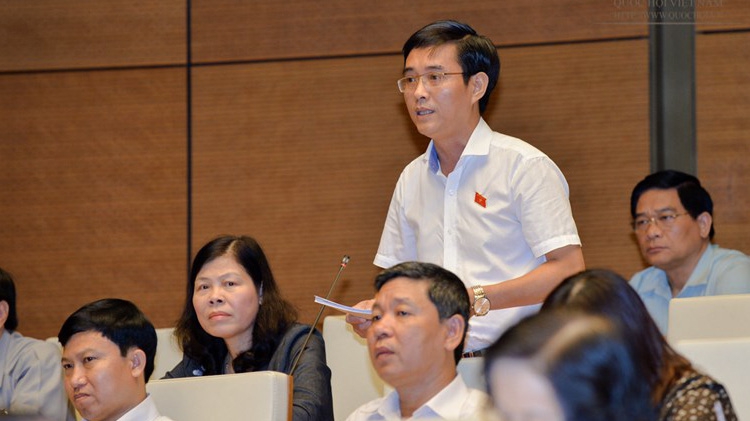 Đại biểu Hoàng Quang Hàm phát biểu tại nghị trường.