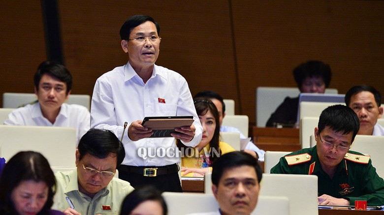 Đại biểu Hoàng Văn Hùng (Thái Nguyên) phát biểu tại hội trường.