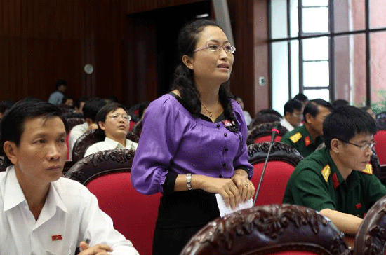 Đại biểu Trần Thị Hoa Ry: "Tôi sẵn sàng đi cùng với Bộ trưởng để chứng minh vấn đề tôi nói, tôi không bịa đặt tý nào cả" - Ảnh: TTXVN.