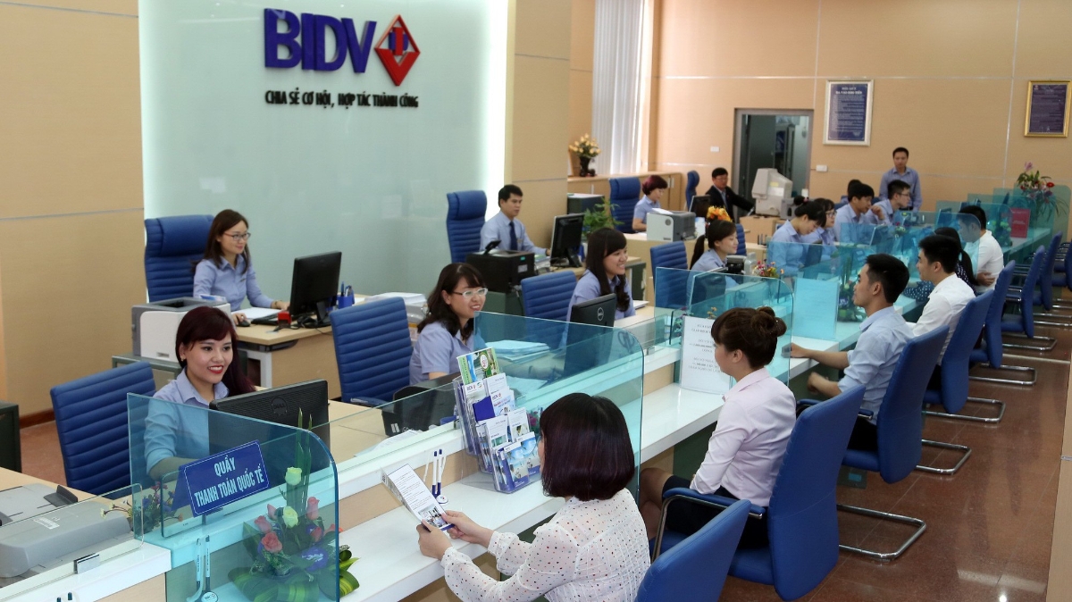 BIDV luôn đồng hành cùng khách hàng, thường xuyên mang đến các chương trình khuyến mại và dịch vụ tiện ích vượt trội.