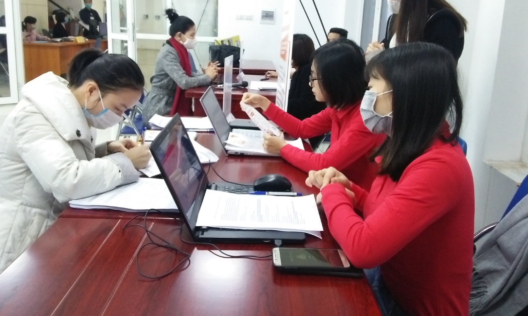 Lao động đăng ký tư vấn hỗ trợ việc làm tại một trung tâm dịch vụ việc làm tại Hà Nội. Ảnh - N.Dương.