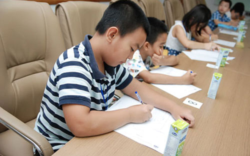 <!--[if gte mso 9]><xml>
 <o:OfficeDocumentSettings>
  <o:AllowPNG></o:AllowPNG>
  <o:TargetScreenSize>1024x768</o:TargetScreenSize>
 </o:OfficeDocumentSettings>
</xml><![endif]--><span style="font-size:12.0pt;line-height:150%;
font-family:"Times New Roman","serif";background:white"> Các
phòng học của trường phổ thông Đoàn Thị Điểm Ecopark đều được đầu tư hiện đại.</span>

<!--[if gte mso 9]><xml>
 <w:WordDocument>
  <w:View>Normal</w:View>
  <w:Zoom>0</w:Zoom>
 