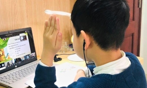 Học sinh Tp.HCM sẽ ở nhà học trực tuyến đến hết tháng 2