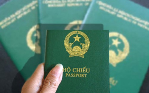 Trẻ em dưới 9 tuổi được cấp chung hộ chiếu với bố mẹ nếu có đề nghị của gia đình.<br>
