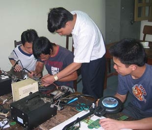 Học nghề  để lập nghiệp là con đường được nhiều bạn trẻ lựa chọn.