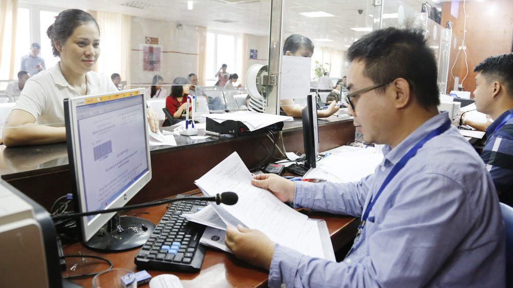 Thu gọn đầu mối bên trong của các bộ, cơ quan ngang bộ, cơ quan thuộc Chính phủ, Tổng cục; giảm đơn vị sự nghiệp công lập bảo đảm mục tiêu giảm 10% đơn vị sự nghiệp công lập đến năm 2021. 