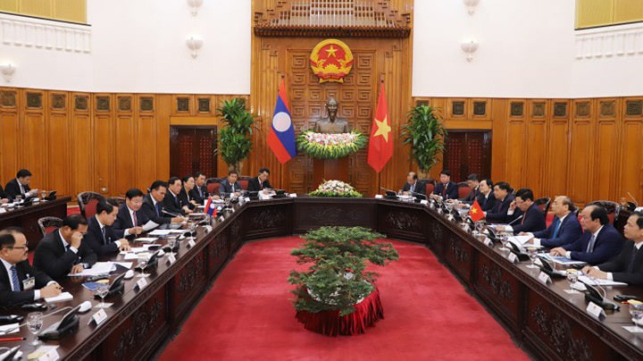 Chiều 1/10, Thủ tướng Nguyễn Xuân Phúc đã tiến hành hội đàm với Thủ tướng CHDCND Lào Thongloun Sisoulith - Ảnh: Quang Phúc.