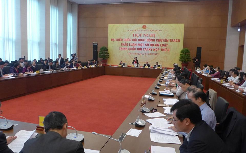 Các vị đại biểu Quốc hội chuyên trách dành một ngày thảo luận sửa đổi Bộ luật Hình sự 2015.