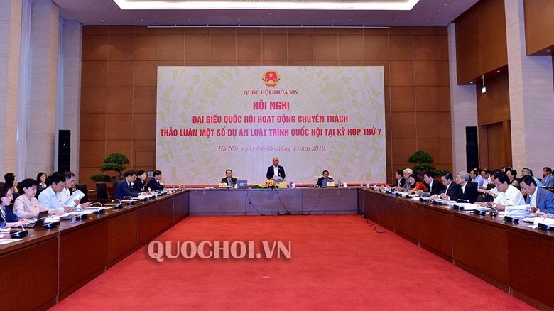 Sáng 4/4 hội nghị đại biểu Quốc hội chuyên trách bắt đầu phiên thảo luận đầu tiên.