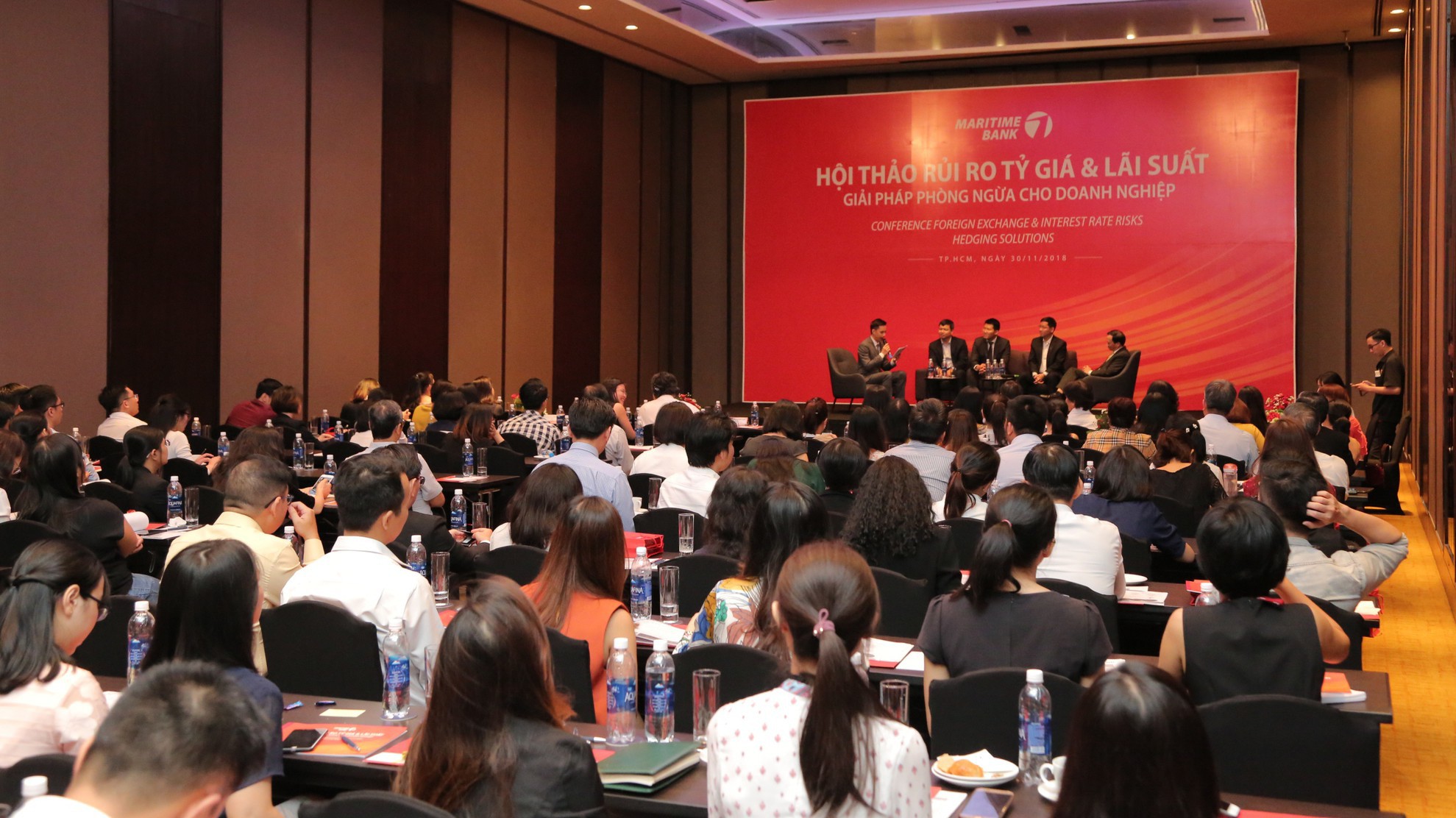 Hội thảo đem lại cái nhìn tổng quan về bối cảnh kinh tế và thị trường tài chính quốc tế cũng như thực trạng và triển vọng kinh tế Việt Nam. 