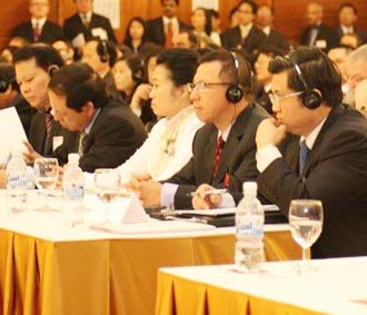 Tham dự hội nghị có khoảng 70 đại biểu quốc tế, trong đó có Chủ tịch Ngân hàng Phát triển châu Á (ADB), các thống đốc ngân hàng, giám đốc điều hành các tập đoàn tài chính, ngân hàng của một số nước như Ấn Độ, Thụy Sỹ...