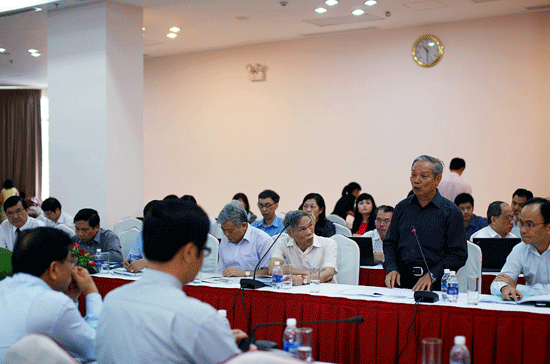 Hội thảo “Kinh tế Việt Nam năm 2011, triển vọng  2012 và các giải pháp thực hiện kế hoạch phát triển kinh tế - xã hội 2011 – 2015” diễn ra rất sôi nổi - Ảnh: CTV