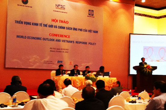 Hội thảo triển vọng kinh tế thế giới và chính sách ứng phó của Việt Nam - Ảnh: Anh Quân.