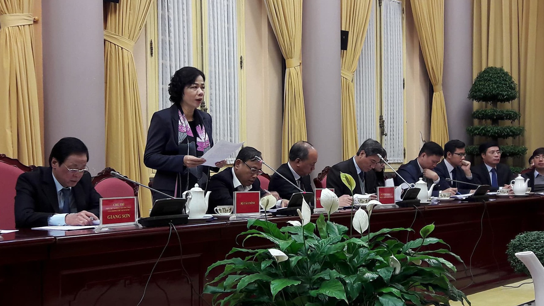 Thứ trưởng Bộ Tài chính Vũ Thị Mai tại buổi họp báo.