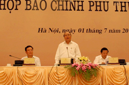 Chính phủ: Từng bước giảm dần lãi suất