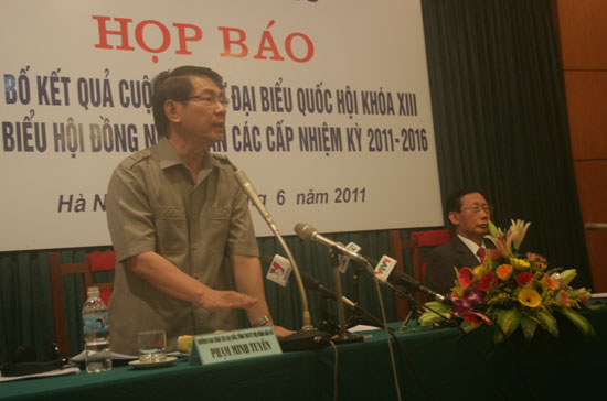 Nhiều vấn đề cử tri quan tâm đã được giải đáp tại cuộc họp báo về kết quả bầu cử - Ảnh: P.T