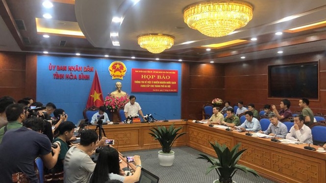 UBND tỉnh Hòa Bình chủ trì buổi họp báo chiều 17/10.