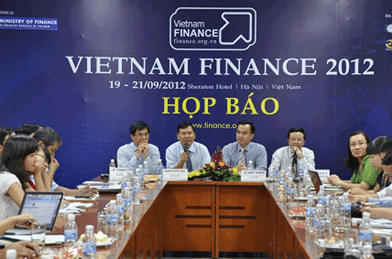 Họp báo công bố Hội thảo - Triển lãm Tài chính Việt Nam 2012.