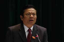 Bộ trưởng Bộ Thông tin và Truyền thông Lê Doãn Hợp trả lời chất vấn trực tiếp. 