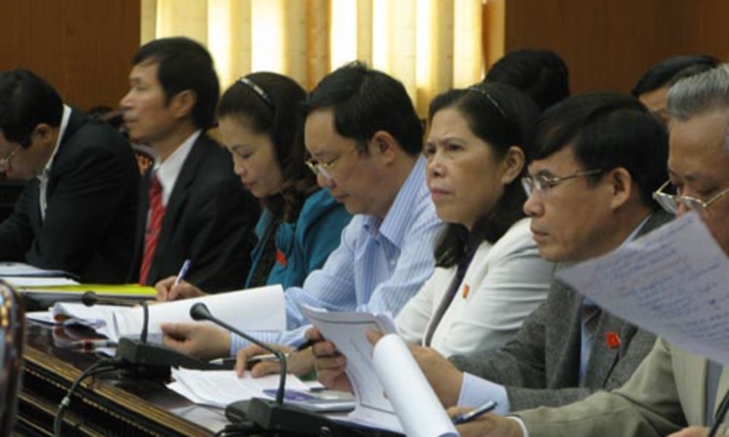Các đại biểu Quốc hội chuyên trách góp ý sửa Hiến pháp - Ảnh: LN<br>
